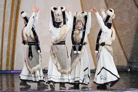 RUSSIA EXPO. Father Frost Day: Chyskhaan and Ekhee Dyyl (Sakha)