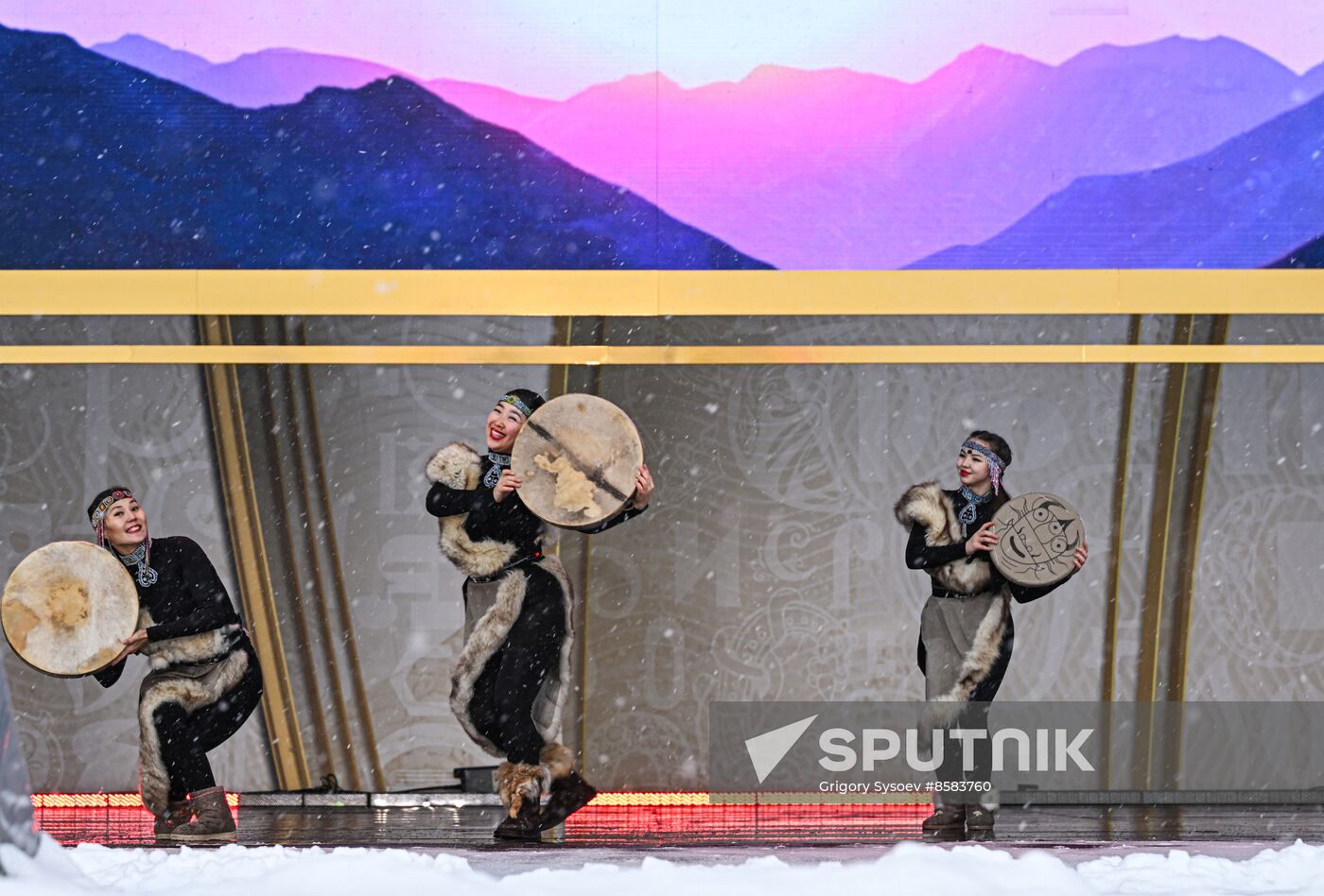 RUSSIA EXPO. Father Frost Day: Chyskhaan and Ekhee Dyyl (Sakha)
