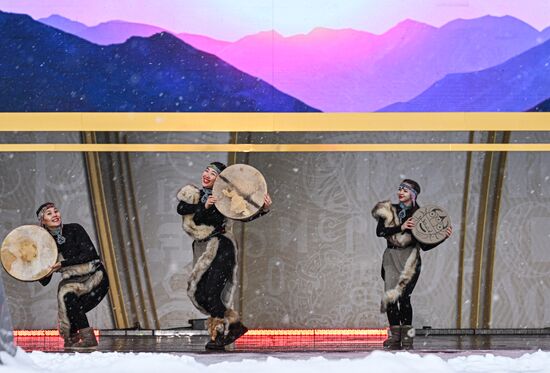 RUSSIA EXPO. Father Frost Day: Chyskhaan and Ekhee Dyyl (Sakha)