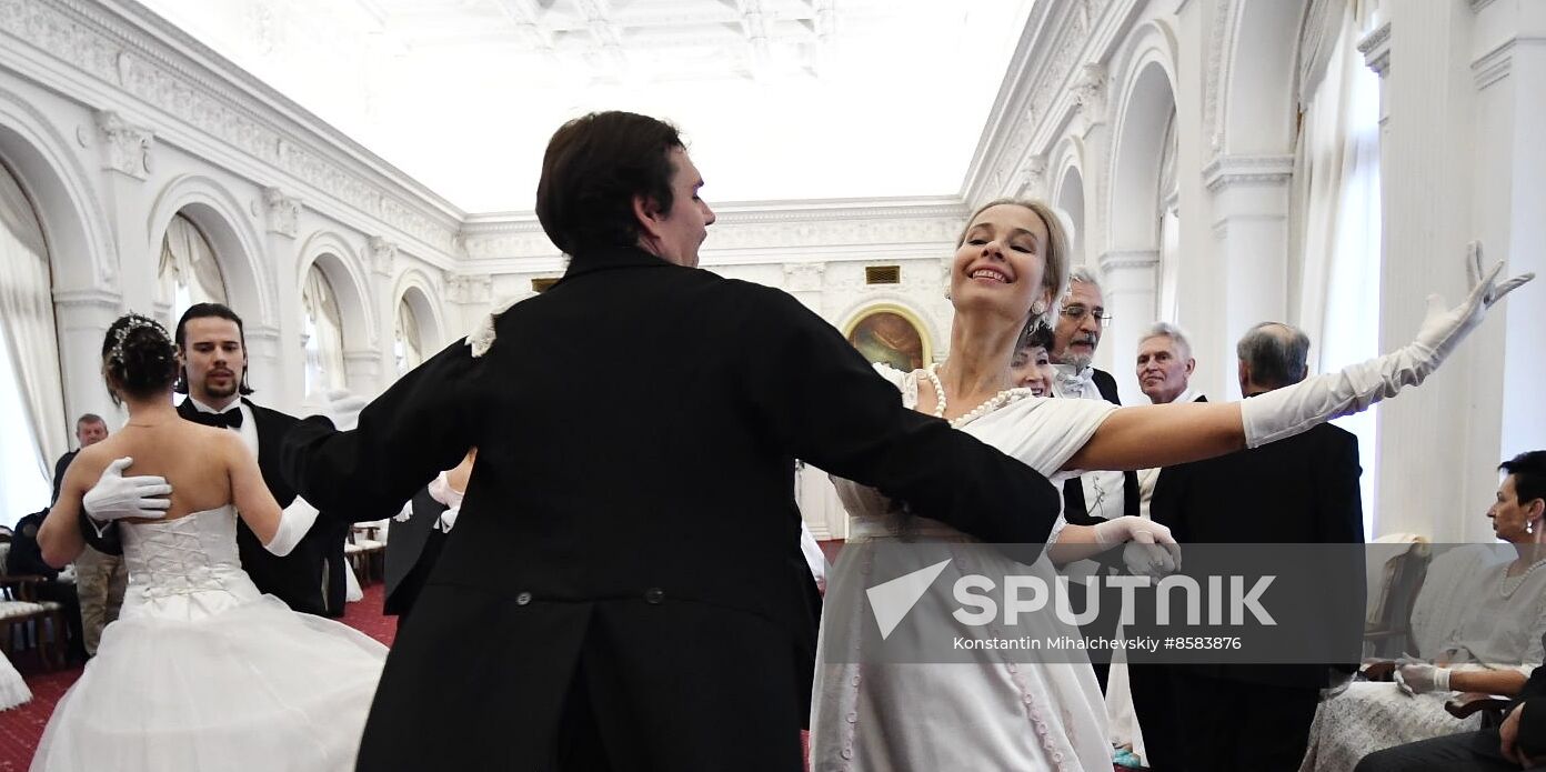 Russia Crimea White Ball