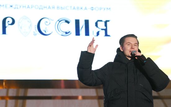 The International RUSSIA EXPO exhibition and forum. The Lada Granta Dream Car Lottery from Rosneft Co. and the Lada Sport Rosneft racing team on the Main Street Stage. Pavel Laus, member of the Kvartet PRO music band. Location: Russia, Moscow. Author: Maksim Blinov/Sputnik. RUSSIA EXPO. Lada Granta Dream Car Lottery from Rosneft Co. and Lada Sport Rosneft Racing Team