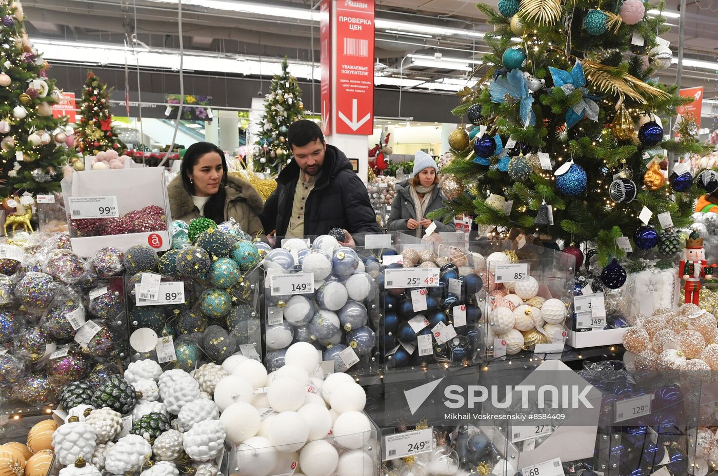 Russia New Year Season Preparations