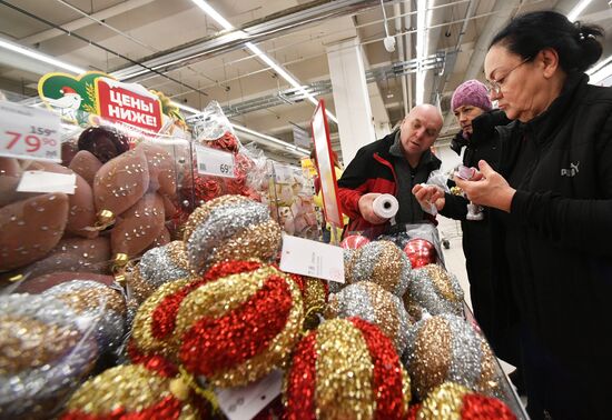 Russia New Year Season Preparations