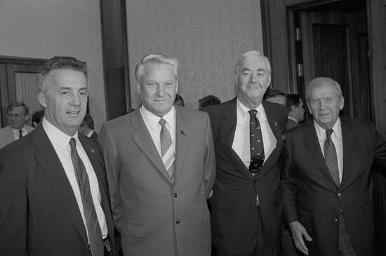 U.S. Senate delegation visits USSR