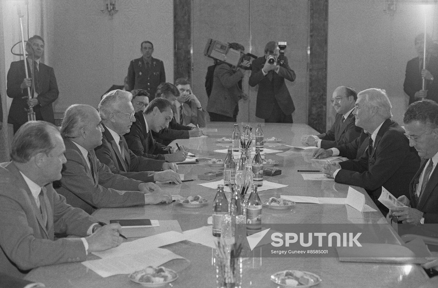 U.S. Senate delegation visits USSR