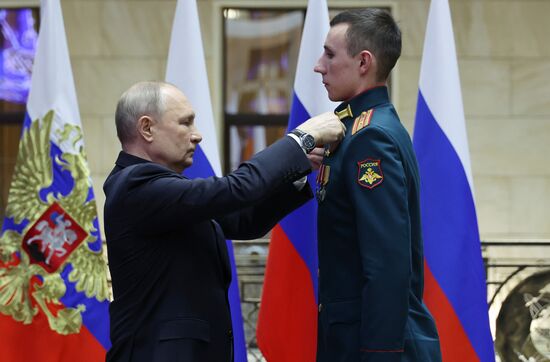 Russia Putin Hero Gold Medals Presentation