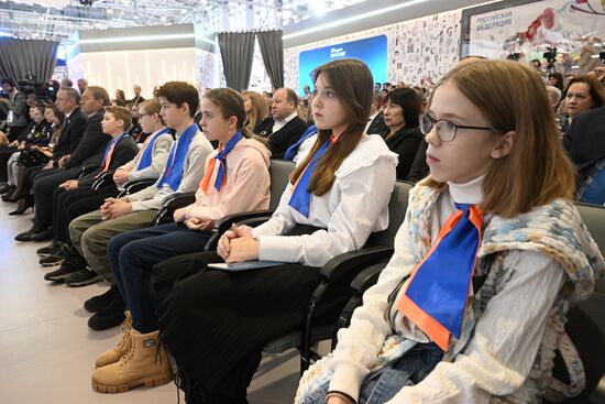 The International RUSSIA EXPO Forum and Exhibition. Presentation of St. Ptersburg during the opening of the Region Day. Location: Russia, Moscow. Author: Ilya Pitalev/Sputnik. RUSSIA EXPO. St. Petersburg Day
