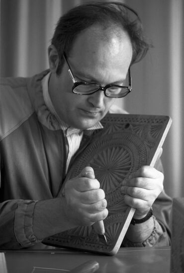 Moscow wood carver Kozlov