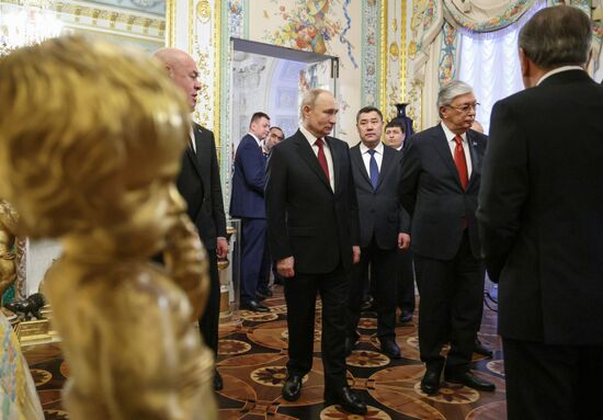 Russia CIS State Heads Palaces Tour