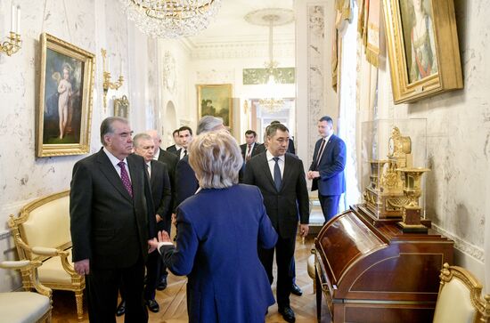 Russia CIS State Heads Palaces Tour