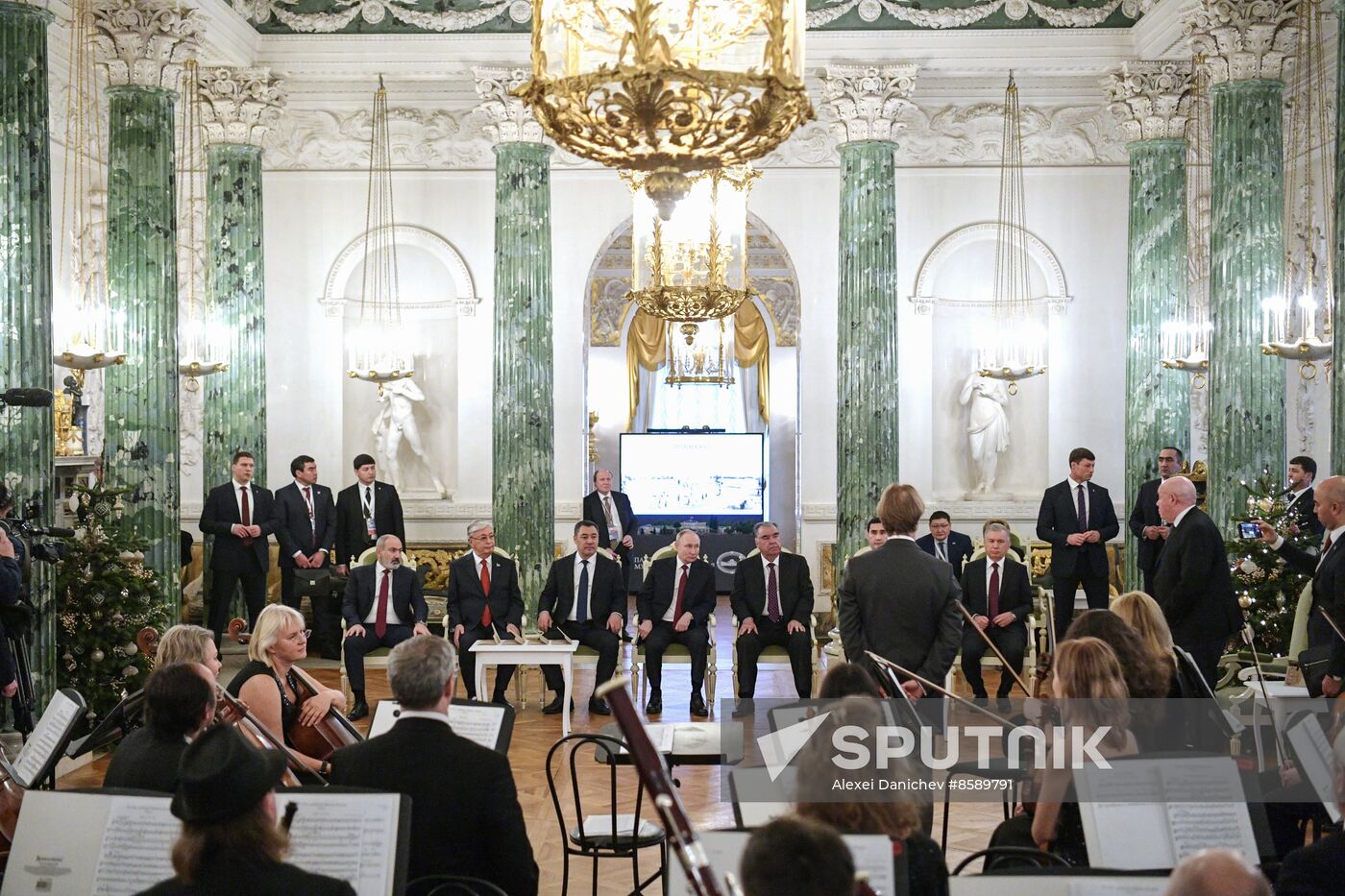 Russia CIS State Heads Palaces Tour