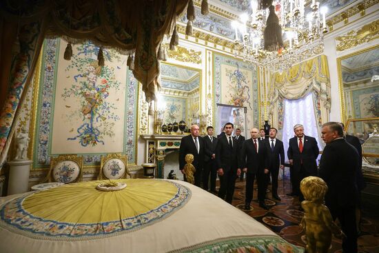 Russia CIS State Heads Palaces Tour