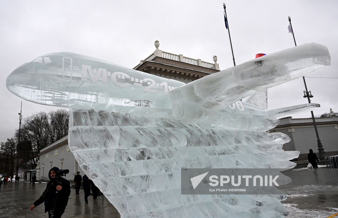 RUSSIA EXPO. Unveiling ice sculpture exhibition
