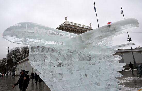 The International RUSSIA EXPO Forum and Exhibition. Unveiling ice sculpture exhibition near the main entrance. Location: Russia, Moscow. Author: Ilya Pitalev/Sputnik. RUSSIA EXPO. Unveiling ice sculpture exhibition