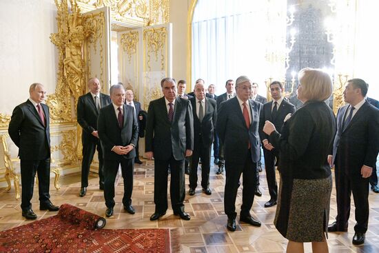 Russia CIS State Heads Palaces Tour