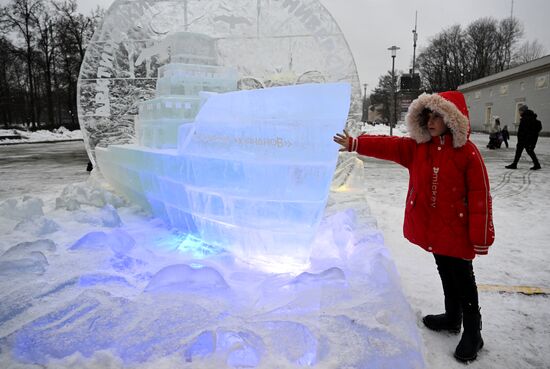 The International RUSSIA EXPO Forum and Exhibition. Unveiling ice sculpture exhibition near the main entrance. Location: Russia, Moscow. Author: Ilya Pitalev/Sputnik. RUSSIA EXPO. Unveiling ice sculpture exhibition