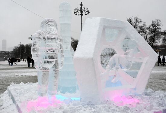 The International RUSSIA EXPO Forum and Exhibition. Unveiling ice sculpture exhibition near the main entrance. Location: Russia, Moscow. Author: Ilya Pitalev/Sputnik. RUSSIA EXPO. Unveiling ice sculpture exhibition