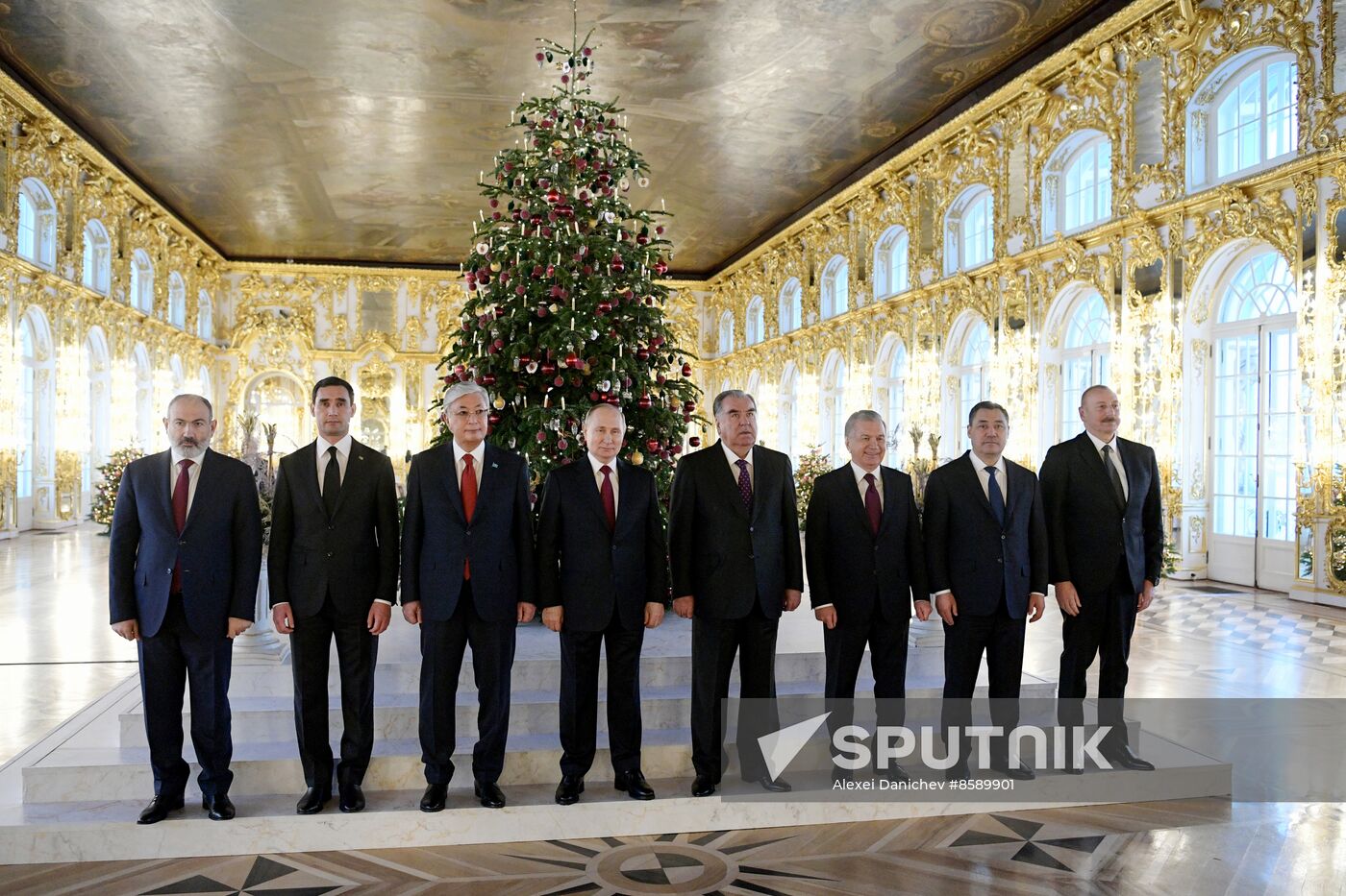 Russia CIS State Heads Palaces Tour