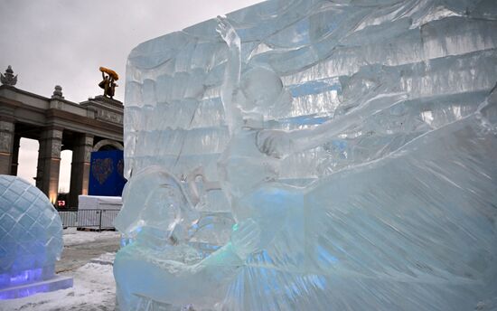 The International RUSSIA EXPO Forum and Exhibition. Unveiling ice sculpture exhibition near the main entrance. Location: Russia, Moscow. Author: Ilya Pitalev/Sputnik. RUSSIA EXPO. Unveiling ice sculpture exhibition