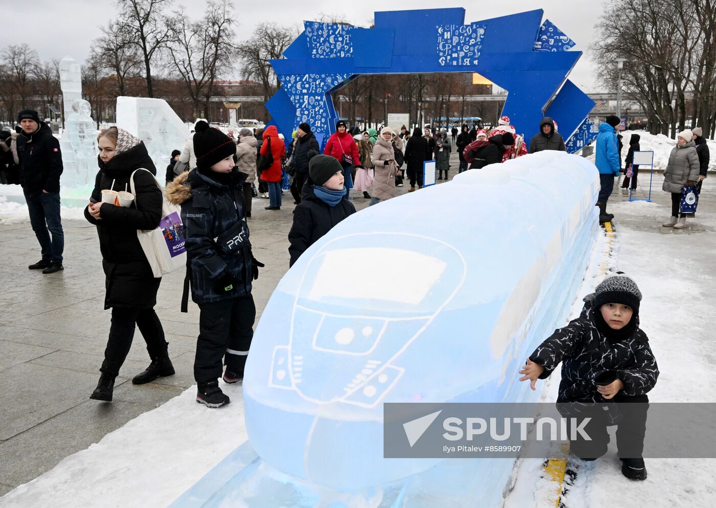 RUSSIA EXPO. Unveiling ice sculpture exhibition
