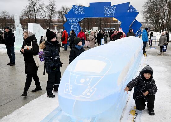 The International RUSSIA EXPO Forum and Exhibition. Unveiling ice sculpture exhibition near the main entrance. Location: Russia, Moscow. Author: Ilya Pitalev/Sputnik. RUSSIA EXPO. Unveiling ice sculpture exhibition