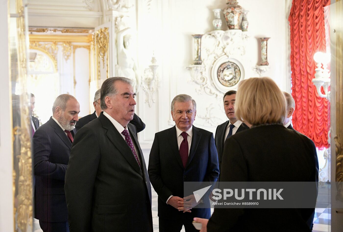 Russia CIS State Heads Palaces Tour