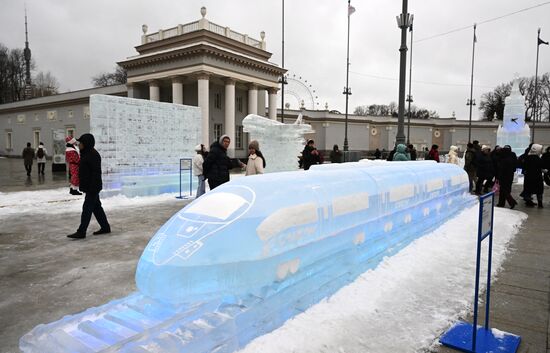 The International RUSSIA EXPO Forum and Exhibition. Unveiling ice sculpture exhibition near the main entrance. Location: Russia, Moscow. Author: Ilya Pitalev/Sputnik. RUSSIA EXPO. Unveiling ice sculpture exhibition