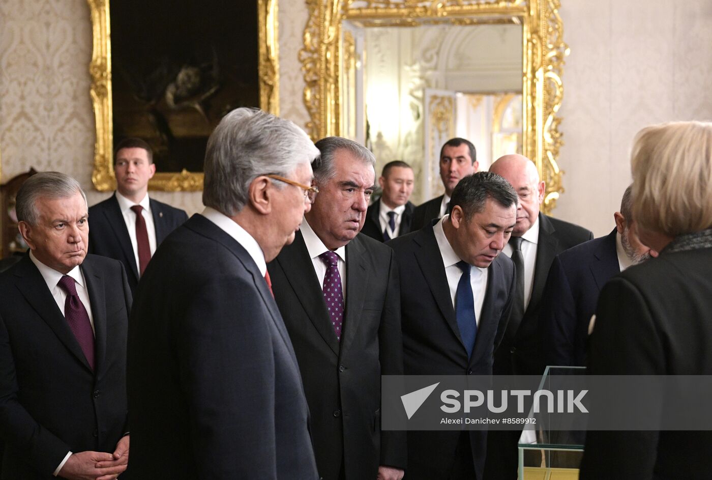 Russia CIS State Heads Palaces Tour