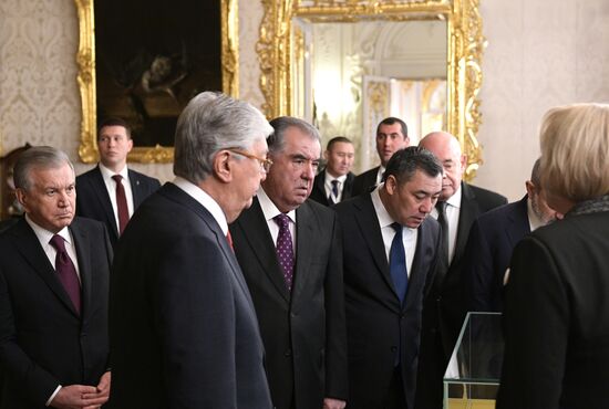 Russia CIS State Heads Palaces Tour