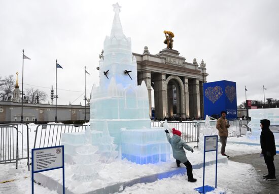 RUSSIA EXPO. Unveiling ice sculpture exhibition