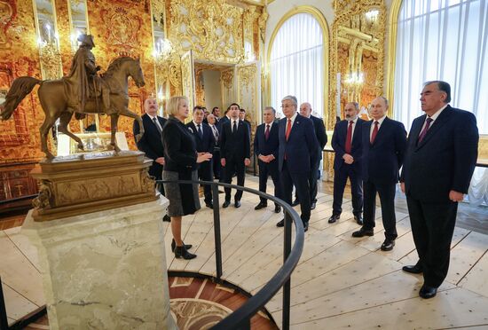 Russia CIS State Heads Palaces Tour