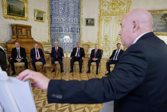 Russia CIS State Heads Palaces Tour