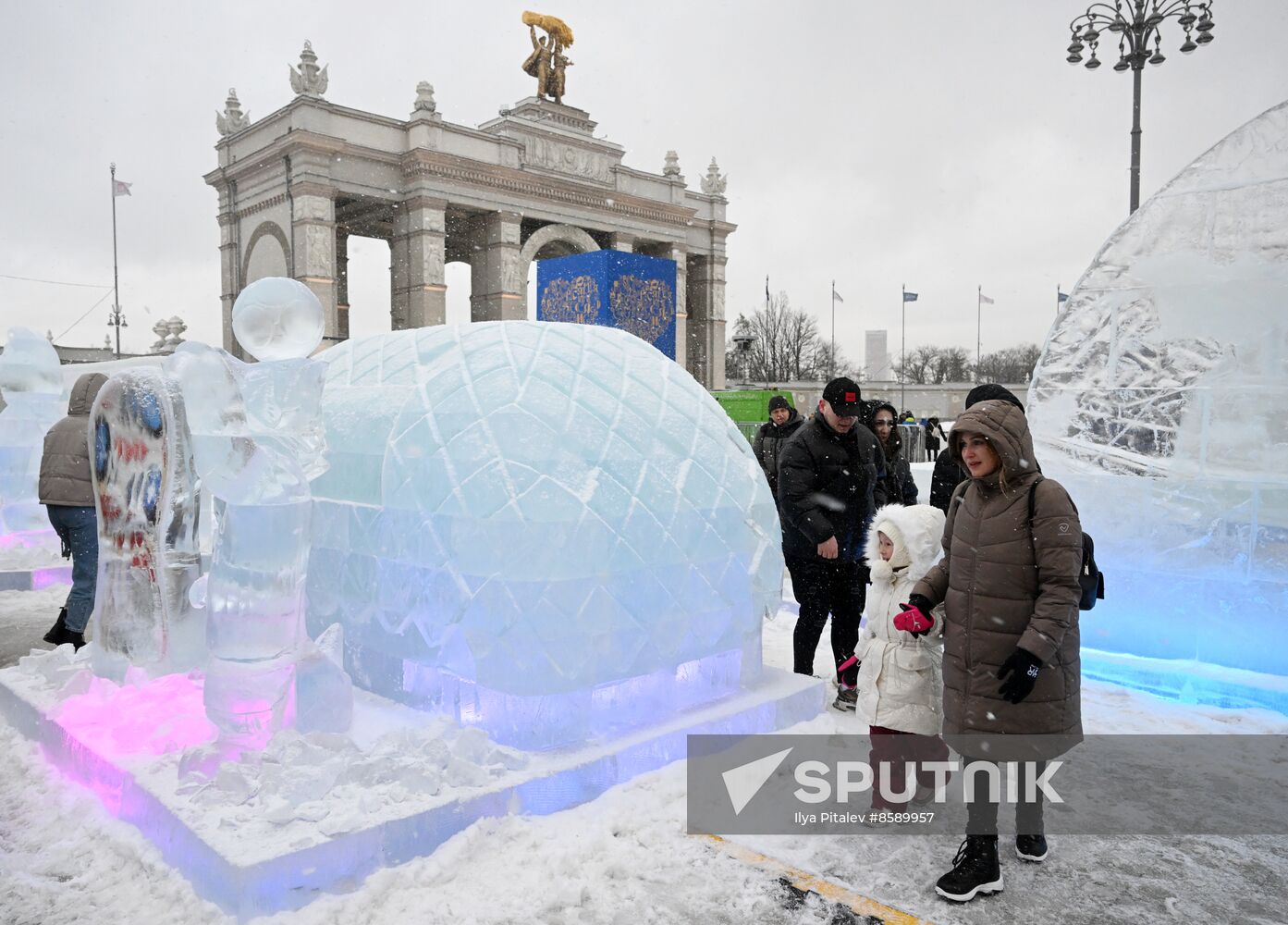 RUSSIA EXPO. Unveiling ice sculpture exhibition