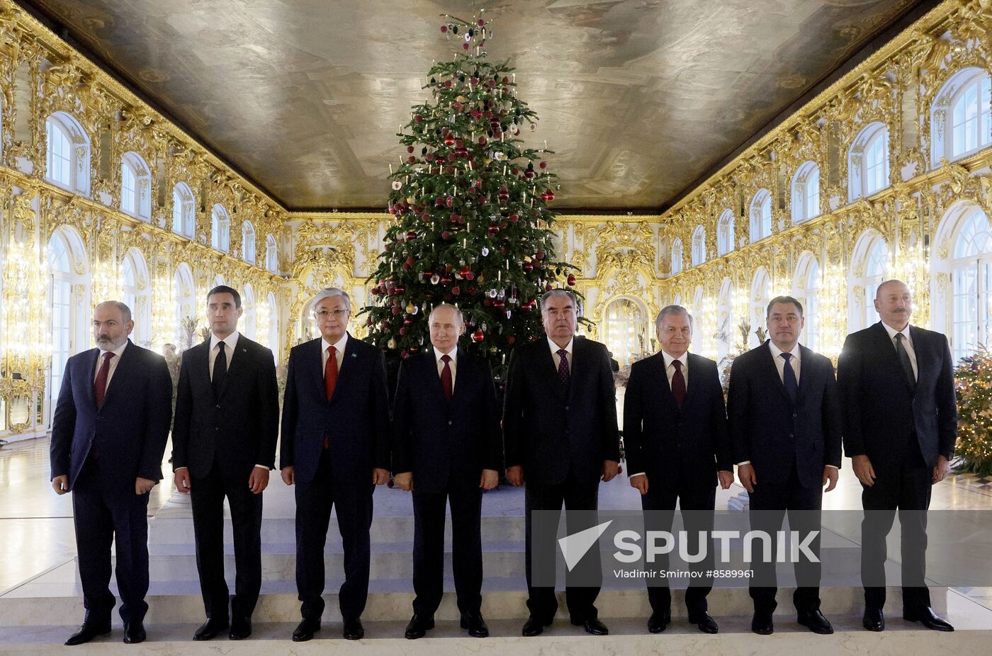Russia CIS State Heads Palaces Tour