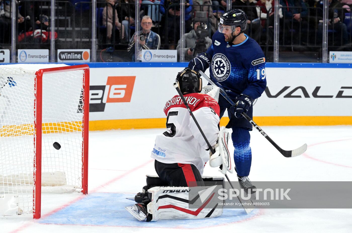 Russia Ice Hockey Kontinental League Sibir - Avangard