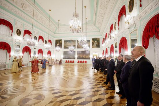 Russia CIS State Heads Palaces Tour