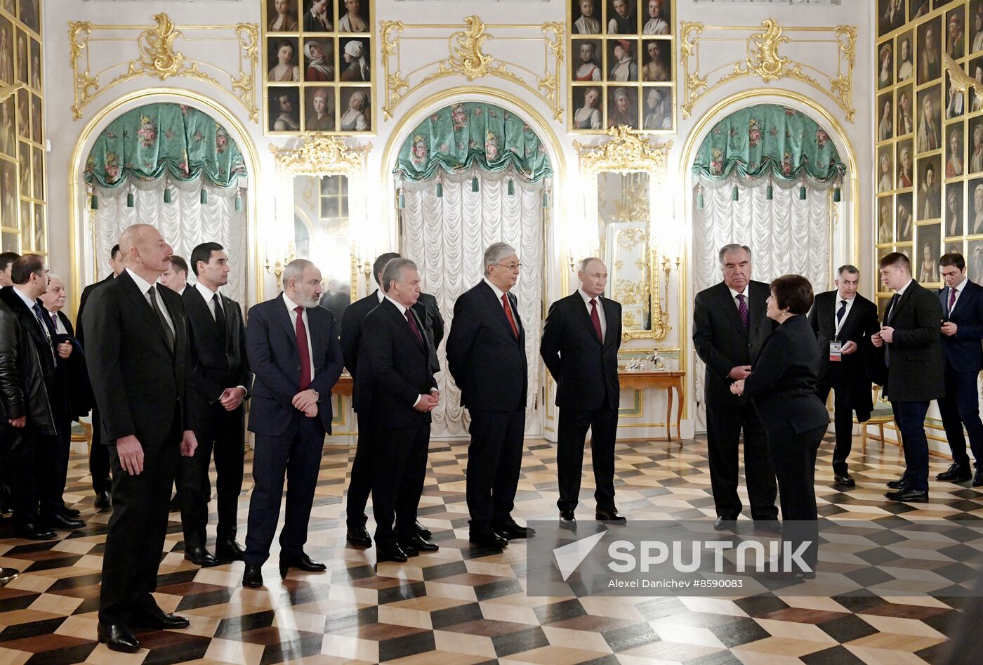 Russia CIS State Heads Palaces Tour