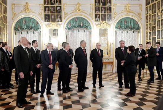 Russia CIS State Heads Palaces Tour
