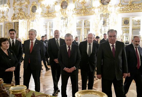 Russia CIS State Heads Palaces Tour