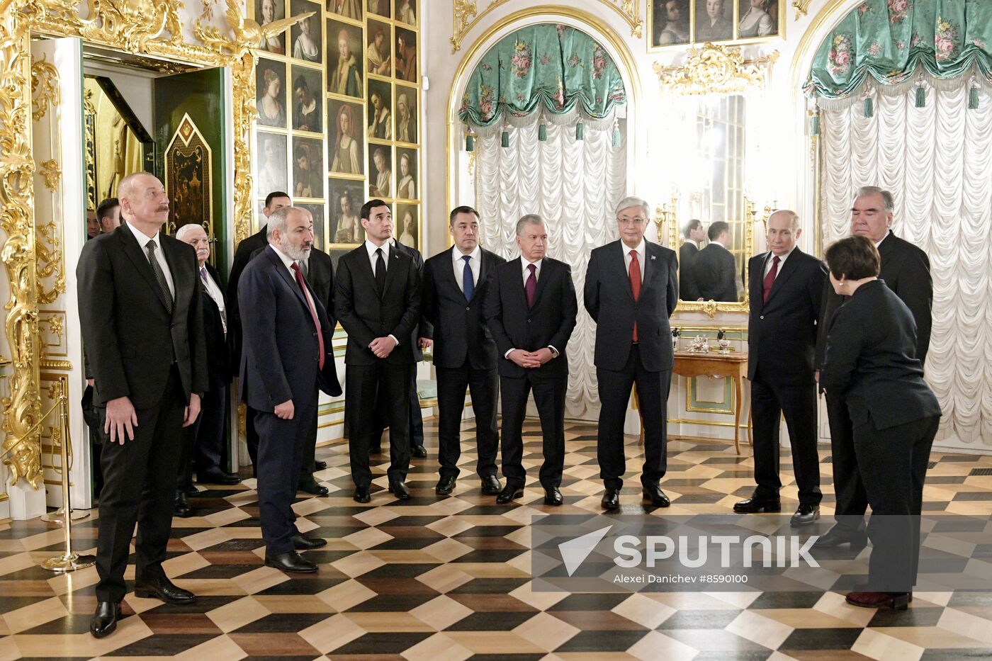 Russia CIS State Heads Palaces Tour