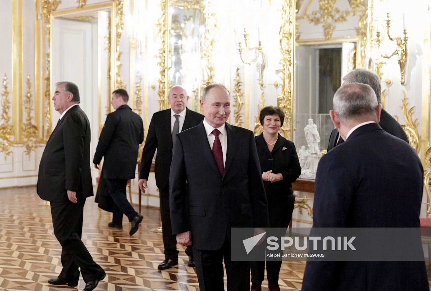 Russia CIS State Heads Palaces Tour