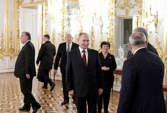 Russia CIS State Heads Palaces Tour