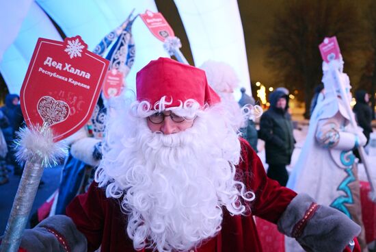 The International RUSSIA EXPO forum and exhibition. A Father Frost parade in the VDNKh open space. Location: Russia, Moscow. Author: Grigory Sysoev/Sputnik. RUSSIA EXPO. Father Frost parade