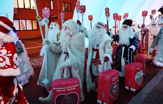 The International RUSSIA EXPO forum and exhibition. A Father Frost parade in the VDNKh open space. Location: Russia, Moscow. Author: Grigory Sysoev/Sputnik. RUSSIA EXPO. Father Frost parade