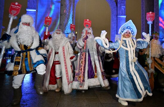 The International RUSSIA EXPO forum and exhibition. A Father Frost parade in the VDNKh open space. Location: Russia, Moscow. Author: Grigory Sysoev/Sputnik. RUSSIA EXPO. Father Frost parade