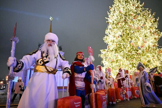 The International RUSSIA EXPO forum and exhibition. A Father Frost parade in the VDNKh open space. Location: Russia, Moscow. Author: Grigory Sysoev/Sputnik. RUSSIA EXPO. Father Frost parade