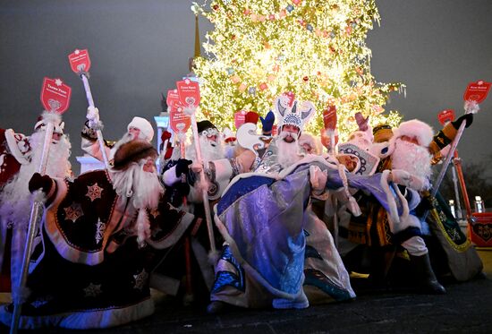 The International RUSSIA EXPO forum and exhibition. A Father Frost parade in the VDNKh open space. Location: Russia, Moscow. Author: Grigory Sysoev/Sputnik. RUSSIA EXPO. Father Frost parade