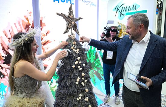 RUSSIA EXPO. Crimean New Year Tree of Gratitude