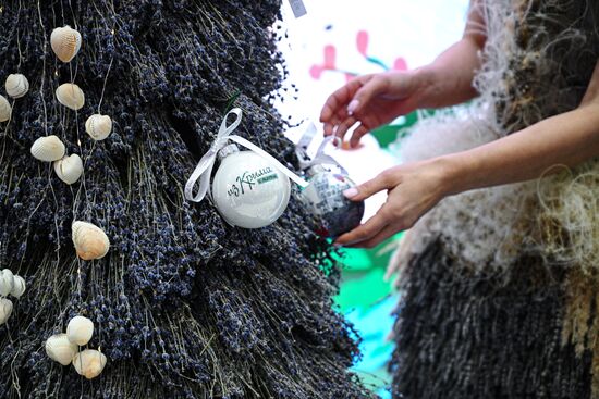 RUSSIA EXPO. Crimean New Year Tree of Gratitude