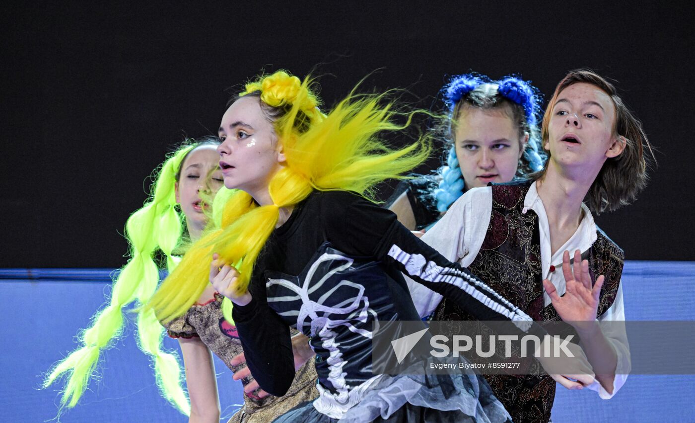 RUSSIA EXPO. A New Year show for children by the Movement of the First